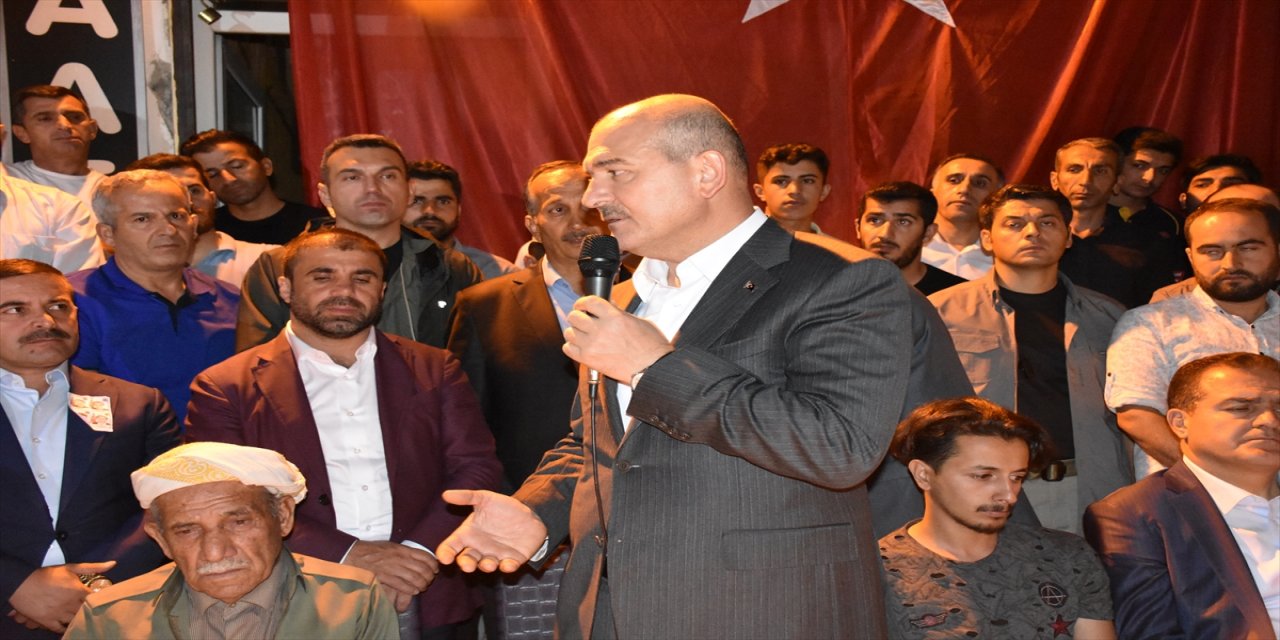 İçişleri Bakanı Soylu, güvenlik korucularının ailelerine taziye ziyaretinde bulundu: