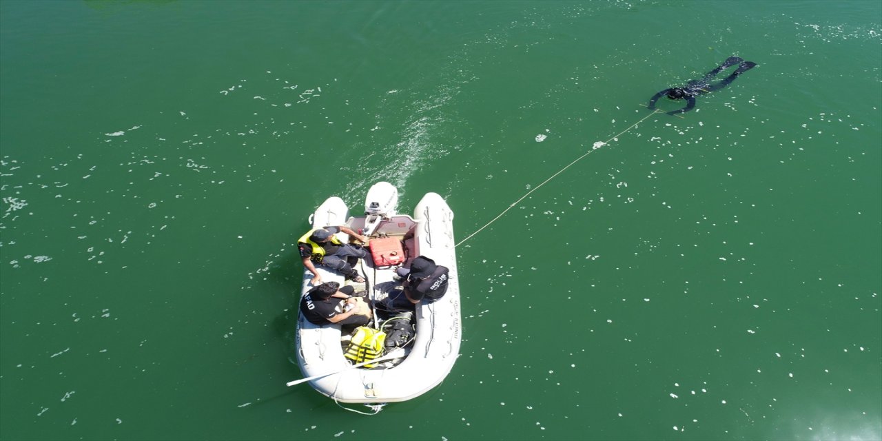 Murat Nehri'nde akıntıya kapılan kişi 4 gündür aranıyor.
