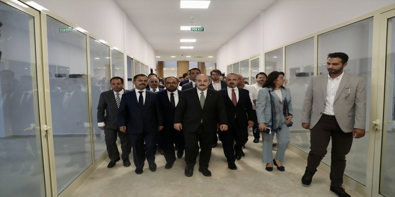 Sanayi ve Teknoloji Bakanı Varank, Çanakkale'de ziyaretlerde bulundu