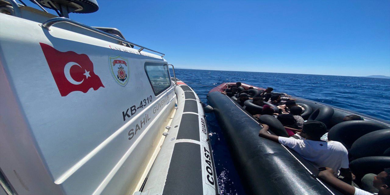 İzmir'de 116 düzensiz göçmen, Göç İdaresi'ne sevk edildi