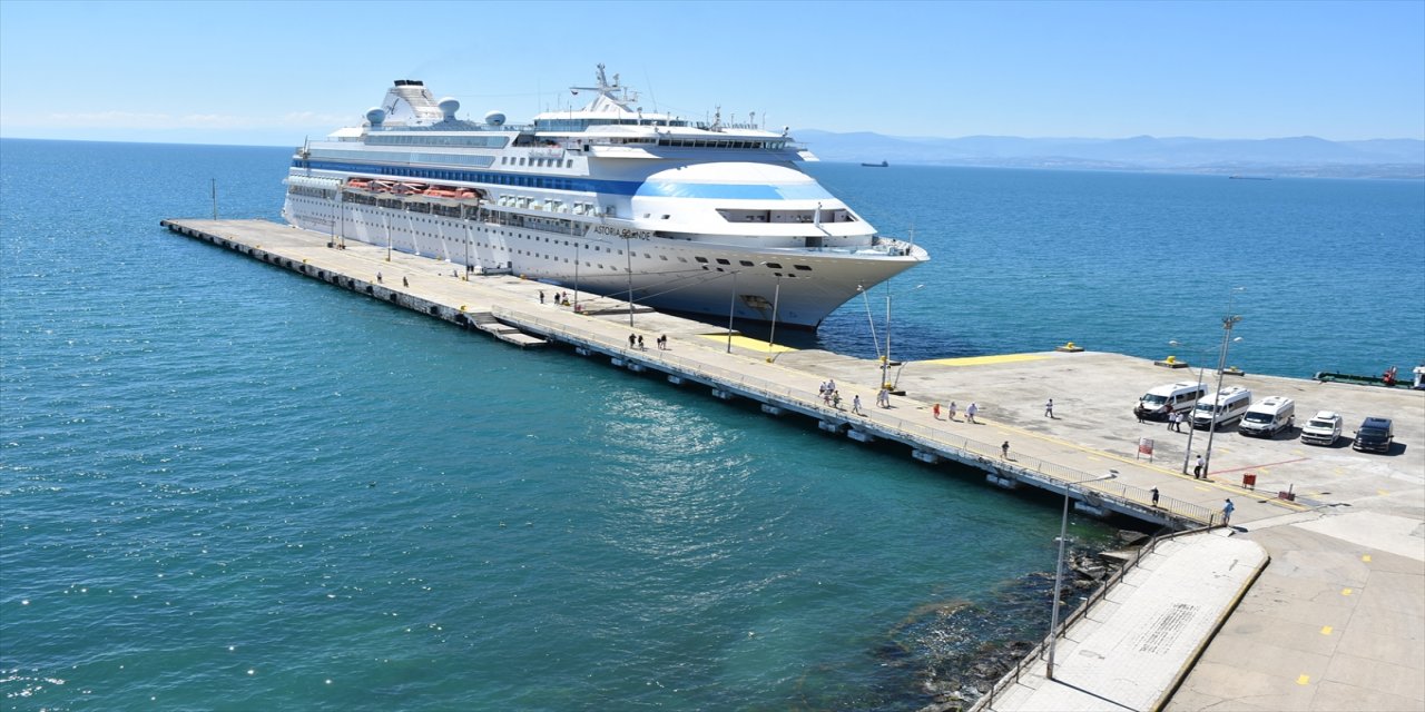 Astoria Grande kruvaziyer ikinci kez Sinop'a geldi.