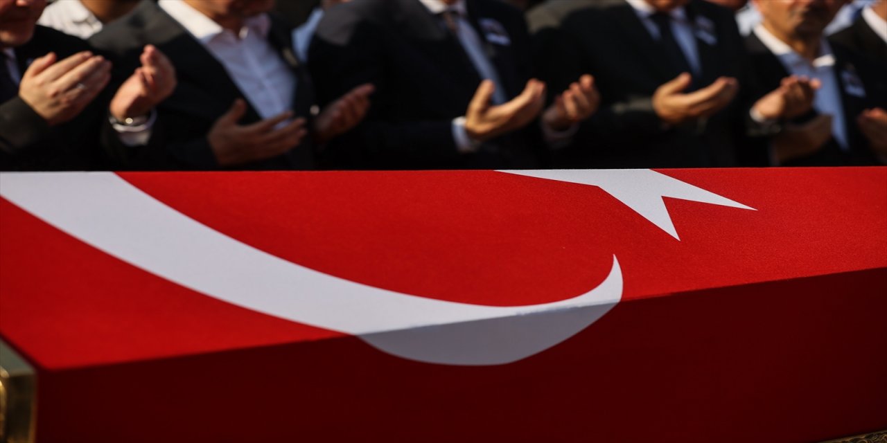 Şehit Astsubay Batuhan Şimşek, İzmir'de son yolculuğuna uğurlandı