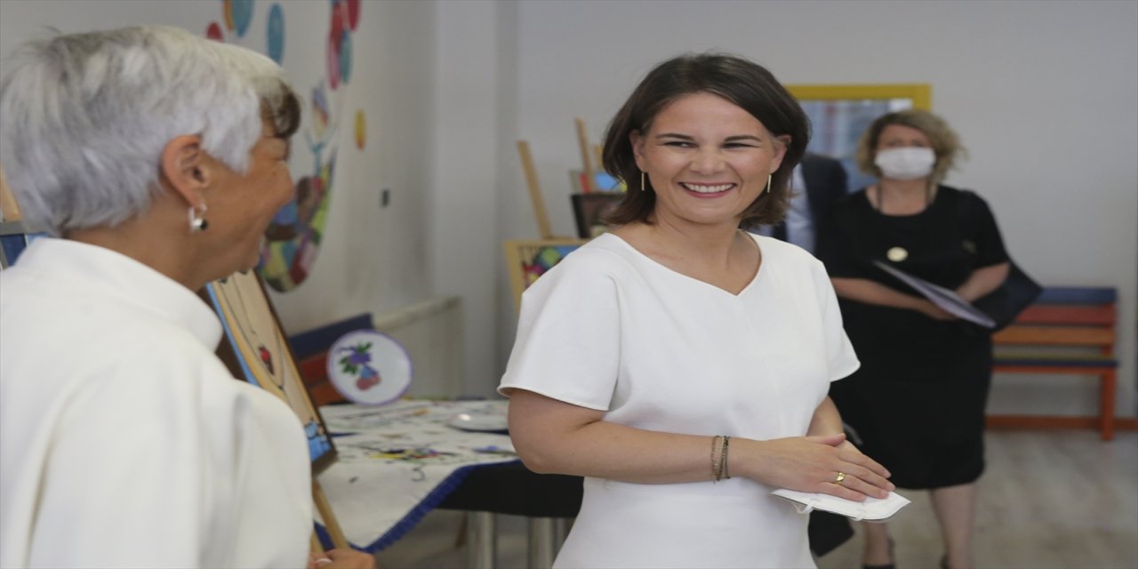 Almanya Dışişleri Bakanı Baerbock, SGDD-ASAM Ankara Toplum Merkezini ziyaret etti