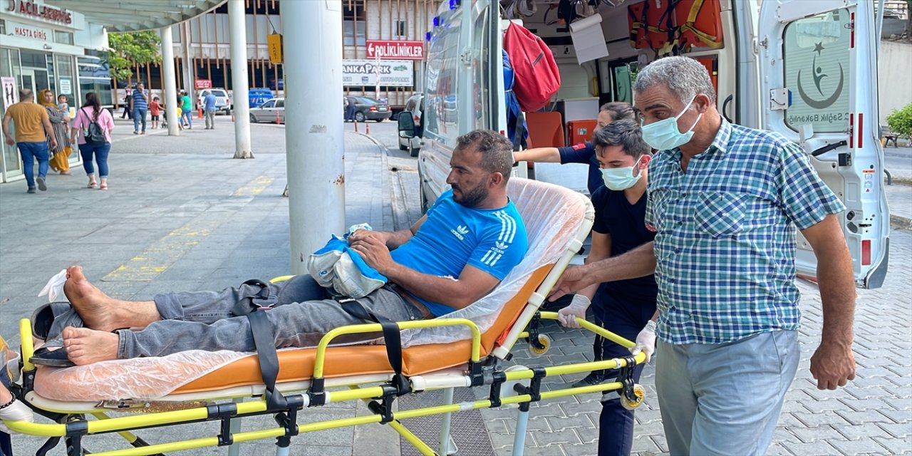 Karabük'te demir ayağına düştü hemen hastaneye kaldırıldı.