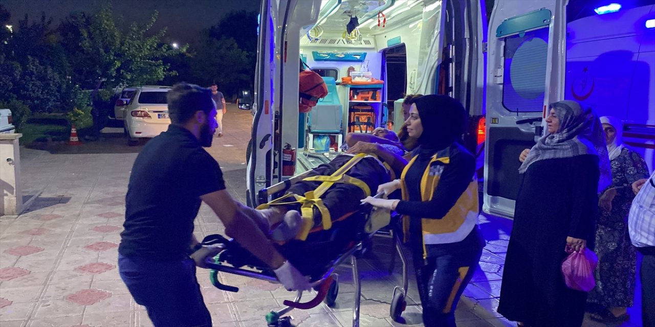 Adıyaman'da incir toplamak için ağaca çıktı, düşünce yaralandı.