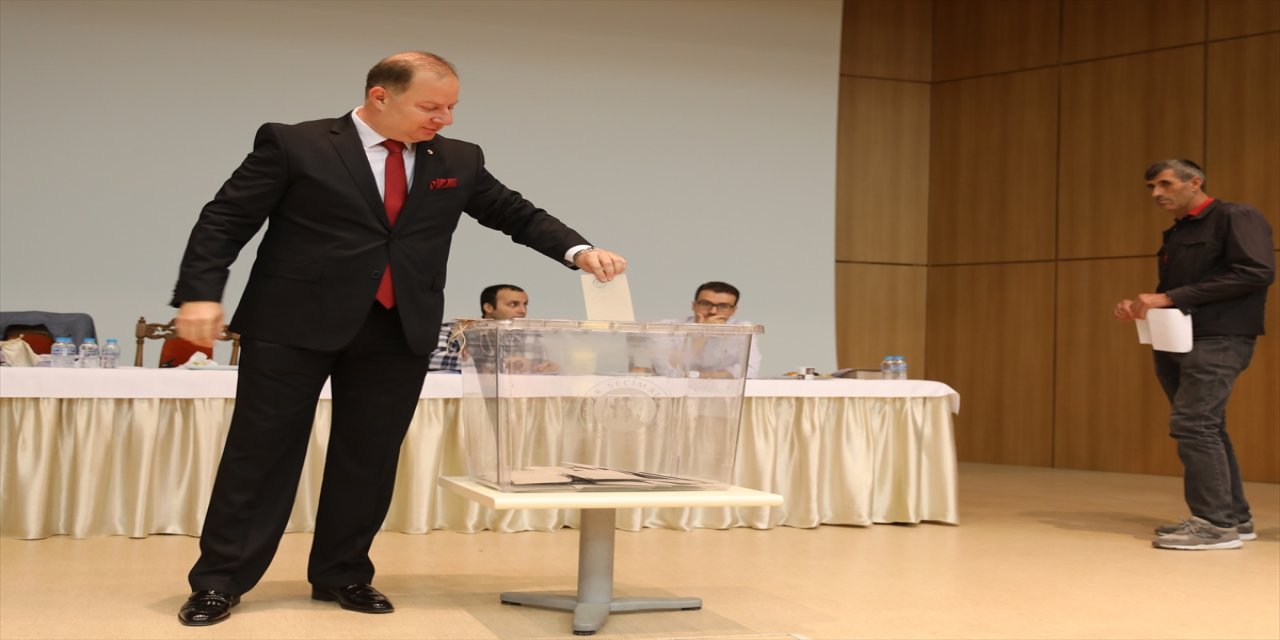 Edirne Ticaret Borsası başkanlığına yeniden Özay Öztürk seçildi.