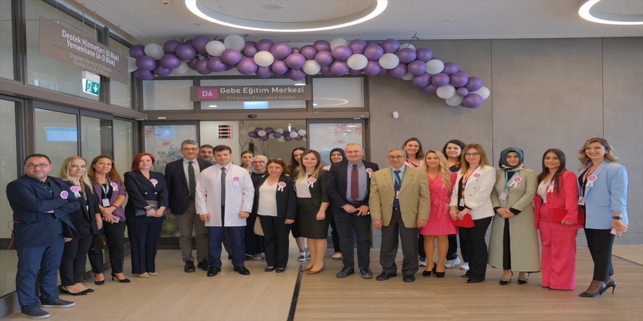 Başakşehir Çam ve Sakura Şehir Hastanesi'nde Emzirme Sempozyumu yapıldı