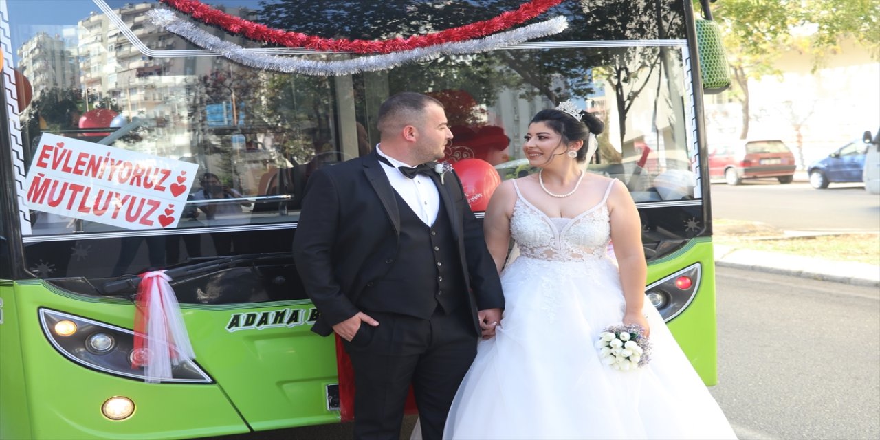 Belediye otobüsünden Gelin arabası.