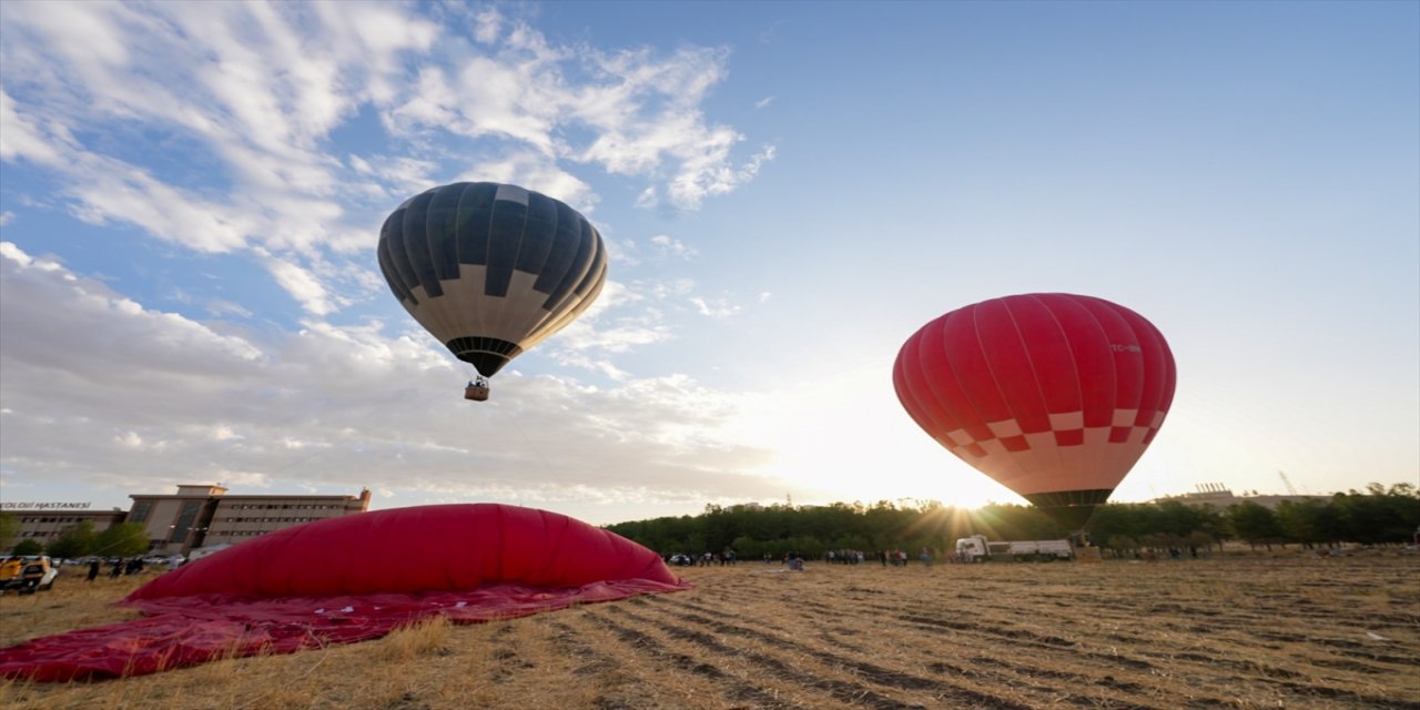 Kapadokya'nın simgesi balonlar Diyarbakır'da Dicle Vadisi'nde yükseldi