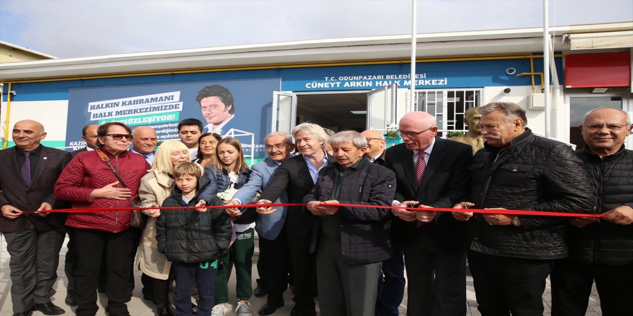 Eskişehir'de Cüneyt Arkın adına Halk Merkezi açıldı.