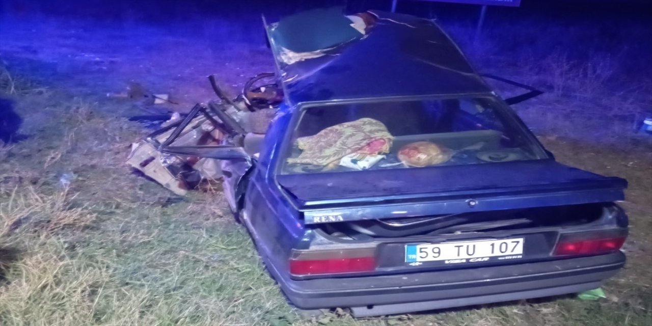 Tekirdağ'da iki otomobilin çarpıştığı kazada 9 kişi yaralandı