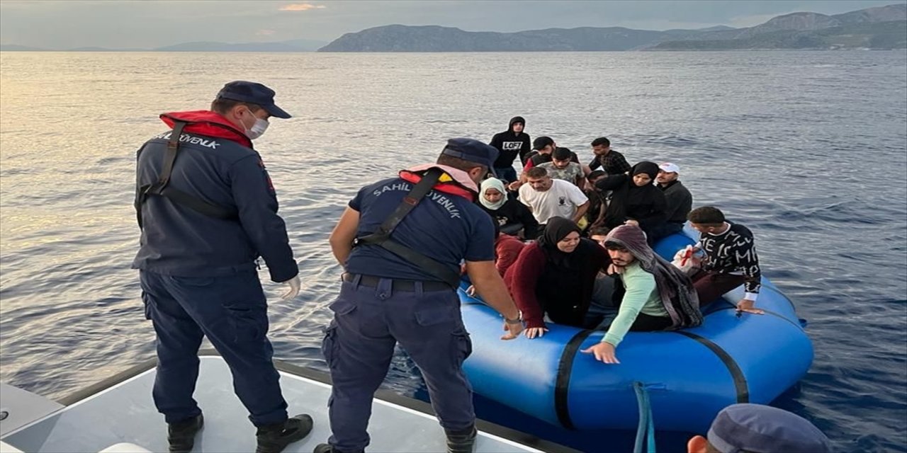 Dalaman açıklarında 19 düzensiz göçmen yakalandı