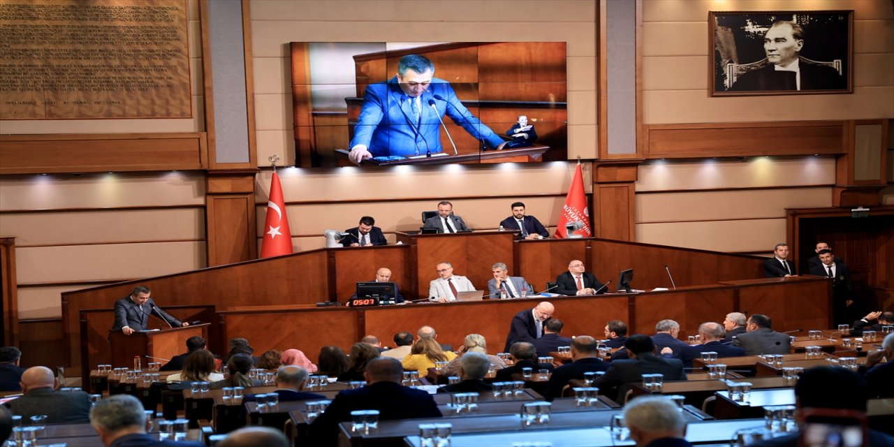 Bağcılar'daki öğrenci yurduna Cüneyt Arkın'ın ismi verildi.