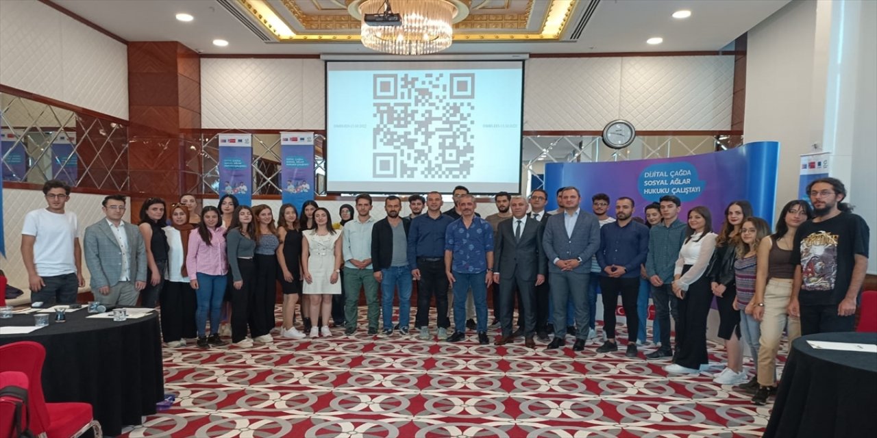 Diyarbakır’da Dijital Çağda Sosyal Ağlar Hukuku Çalıştayı yapıldı.