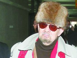 Cenaze namazı kılmasına tepki gösterdi.