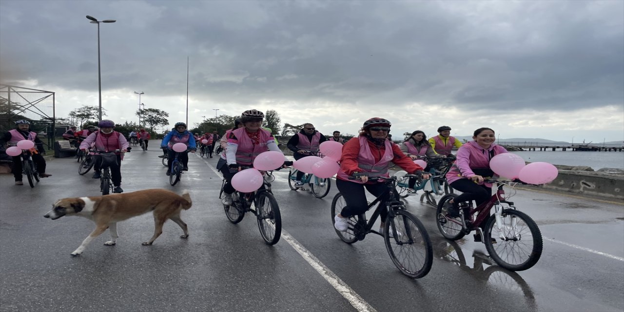 Kadınlar meme kanserinde farkındalık yaratmak için pedal çevirdiler.