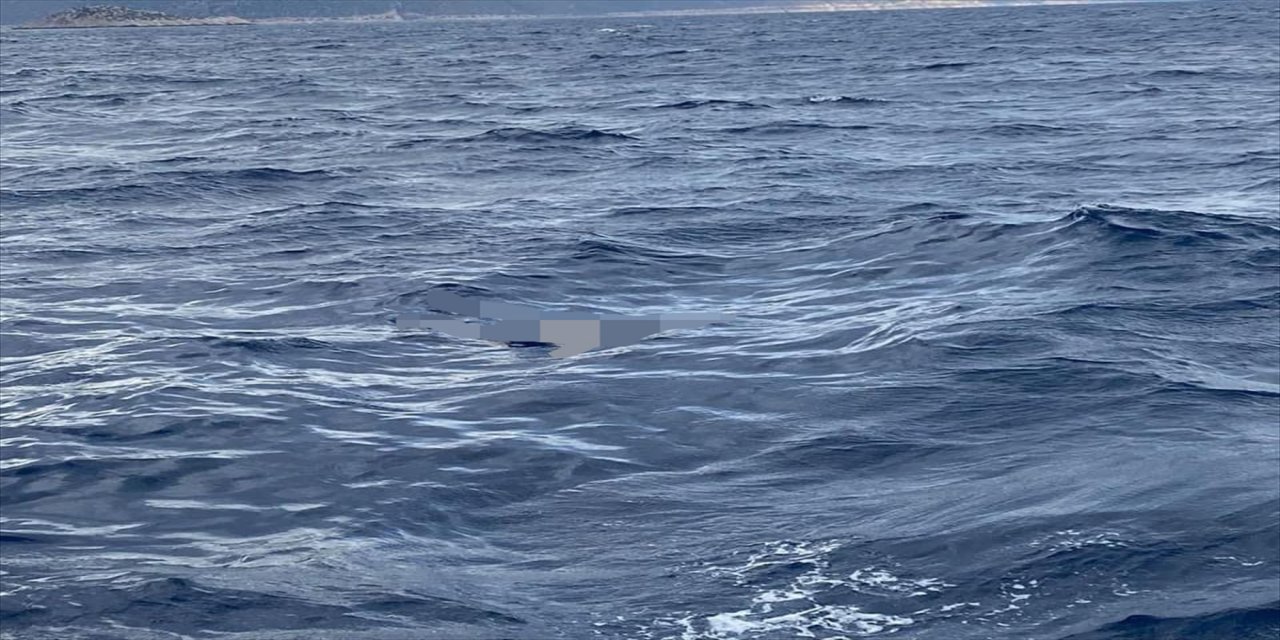 Antalya'nın Kaş ilçesinde denizde erkek cesedi bulundu