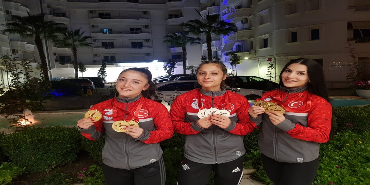 Genç milli haltercilerden Avrupa Şampiyonası'nın ilk gününde 6'sı altın 9 madalya