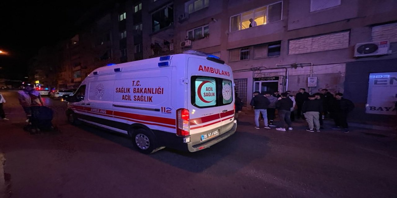 İzmir'de bıçaklanan genç hastanede tedavi altına alındı