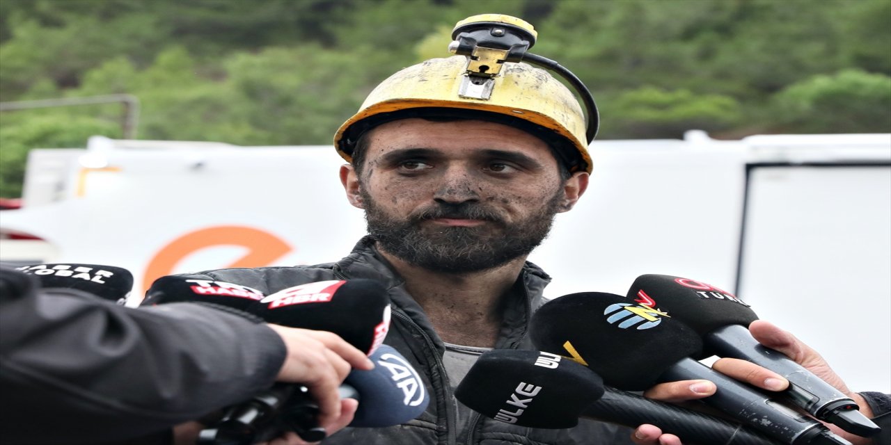 Çalışma arkadaşlarını kurtarmak için yangının içine daldı.