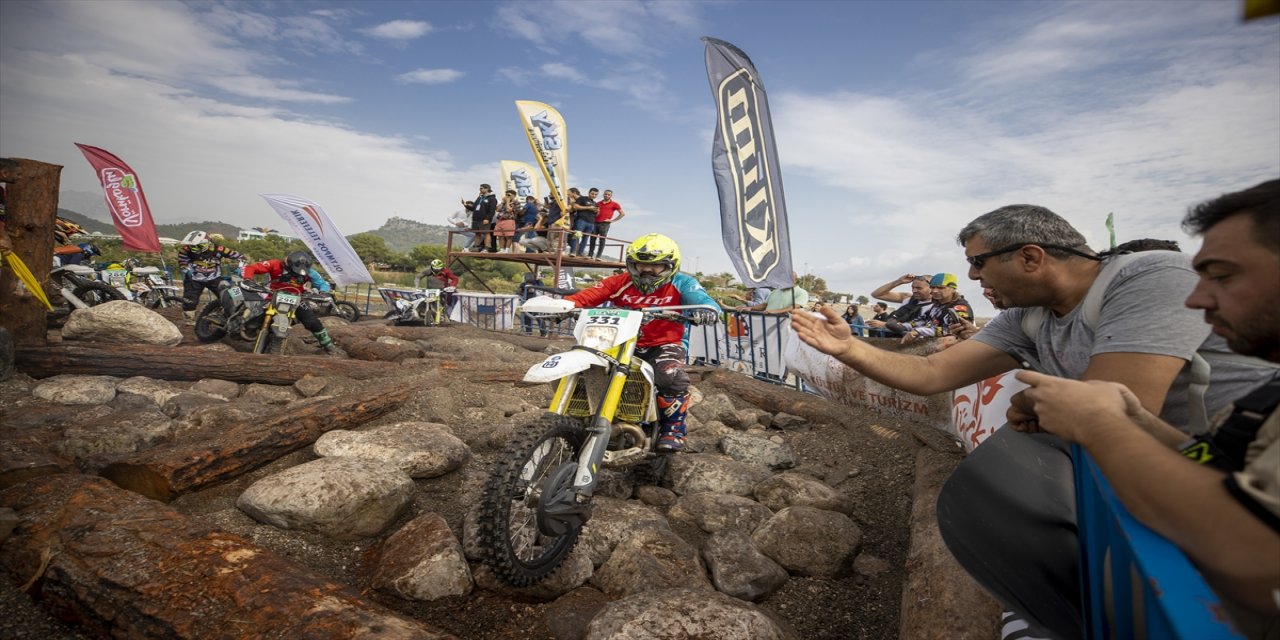 Sea To Sky Enduro Yarışları'nın plaj etabı Wade Young'ın kazanmasıyla son buldu.