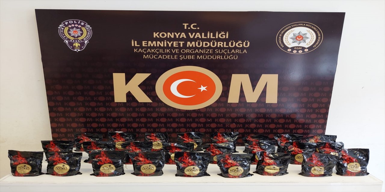 Konya'da kargo kutusunda kaçak nargile tütünü ele geçirildi