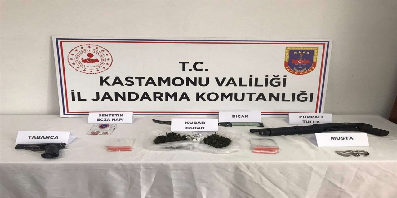 Kastamonu'da 4 kilo 65 gram esrarla yakalanan baba oğul gözaltına alındı