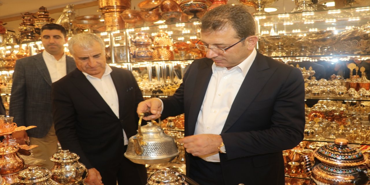 İBB Başkanı İmamoğlu'ndan Erzincan'da esnaf ile görüştü.