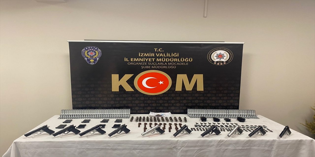 İzmir'de silah kaçakçılığı yapan 2 kişi tutuklandı.