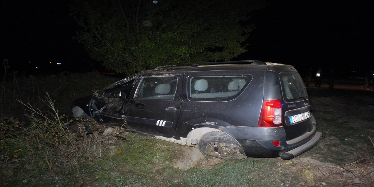 Tokat'ta iki otomobilin çarpıştığı kazada 4 kişi yaralandı