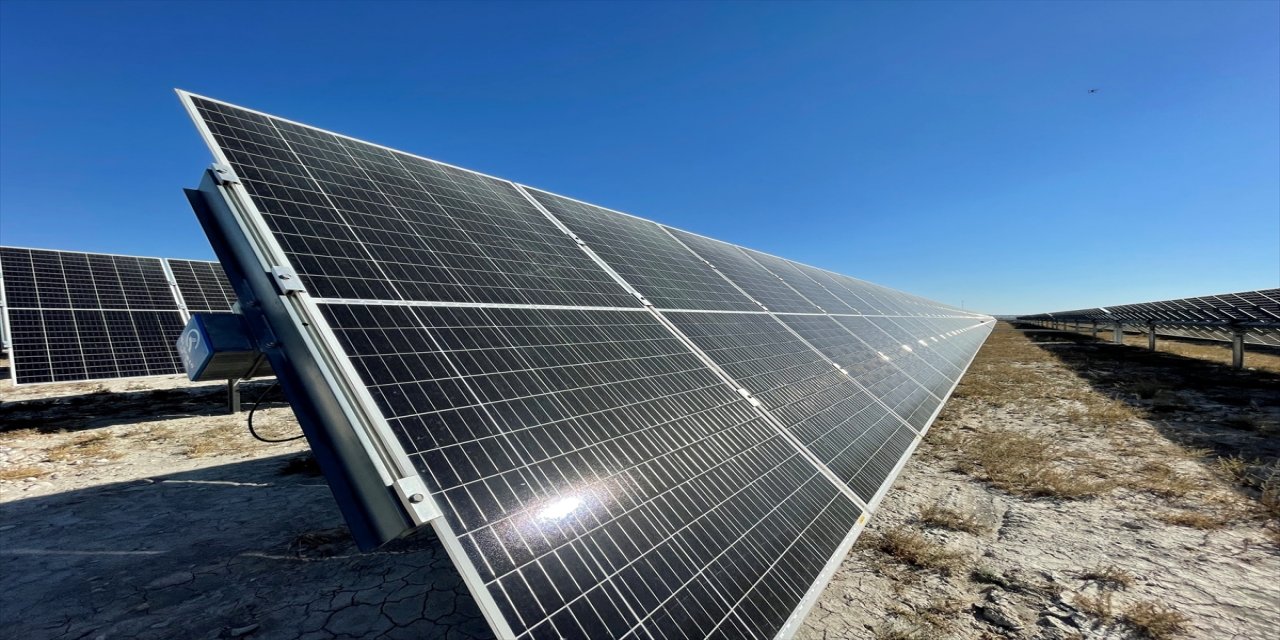 Enerji uzmanları Kalyon Karapınar Güneş Enerjisi Santrali'ni ziyaret etti