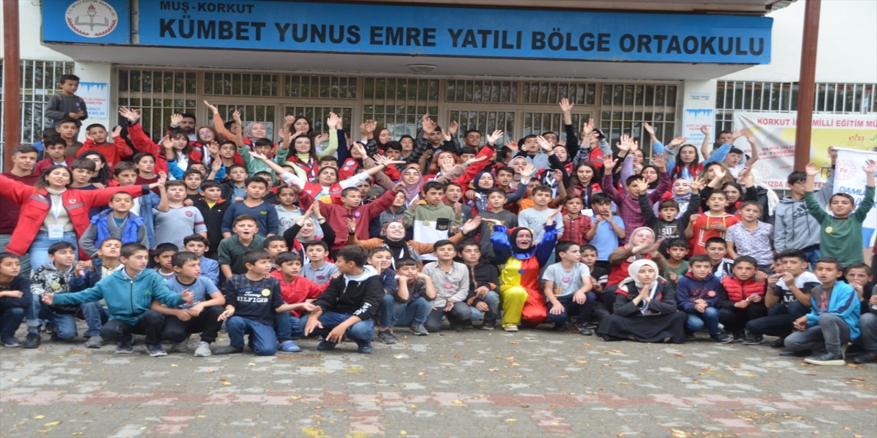 40 üniversite öğrencisi, Muş'ta ziyaretlerde bulundu.