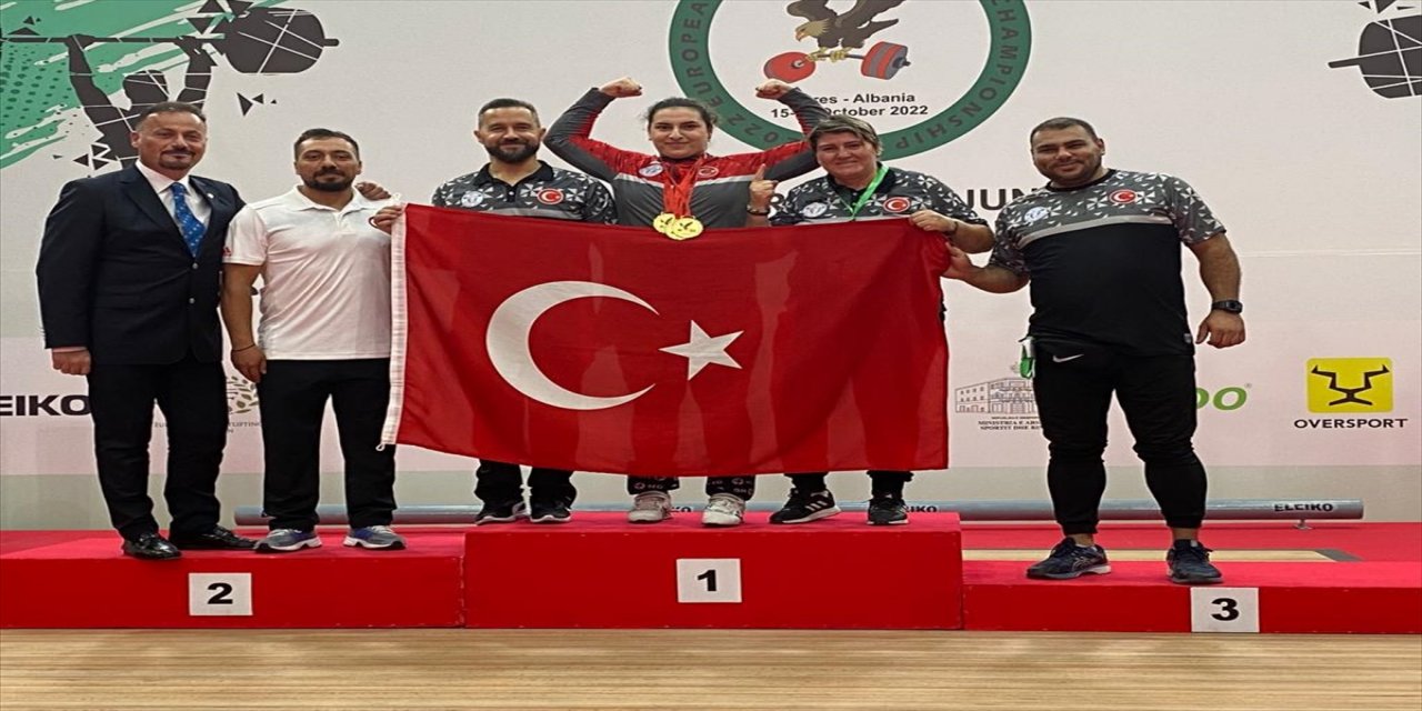 Gençler ve 23 Yaş Altı Avrupa Halter Şampiyonası devam ediyor.