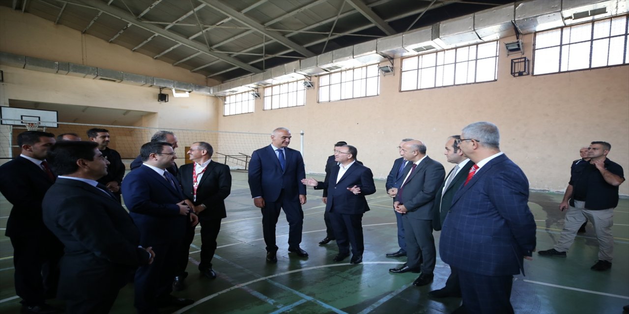 Cezaevi anahtarı Kültür ve Turizm Bakanı Ersoy'a teslim edildi.