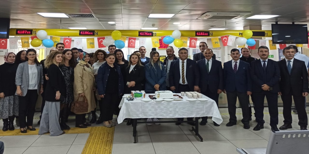 Samsun'da PTT'nin 182. Yılında 182. Müşteriye hediyeler verildi.