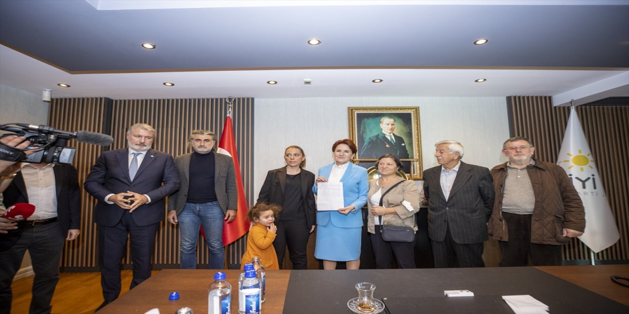 Meral Akşener, "Gezi davası"nda yargılananların aileleriyle görüştü.