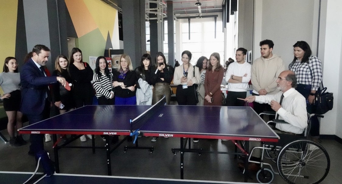 Hareketsiz Farkındalık Değersizdir, Harekete Geç.