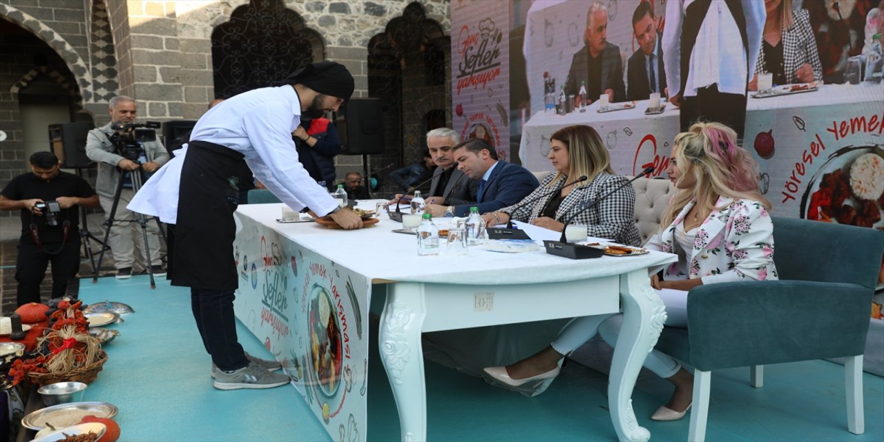 Diyarbakır'da yöresel yemek yarışması düzenlendi.