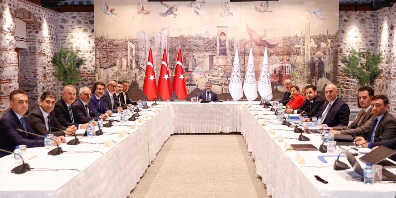 Selektif kredi politikası devam ettirilecek.