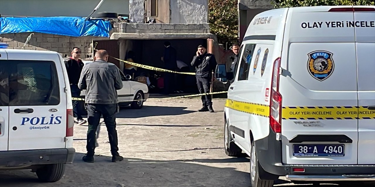 Kayseri'de biri kadın 2 kişi otomobilde ölü bulundu