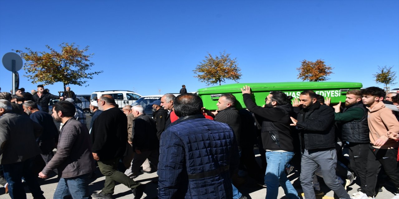 Sivas'ta ölen işçi toprağa verildi.