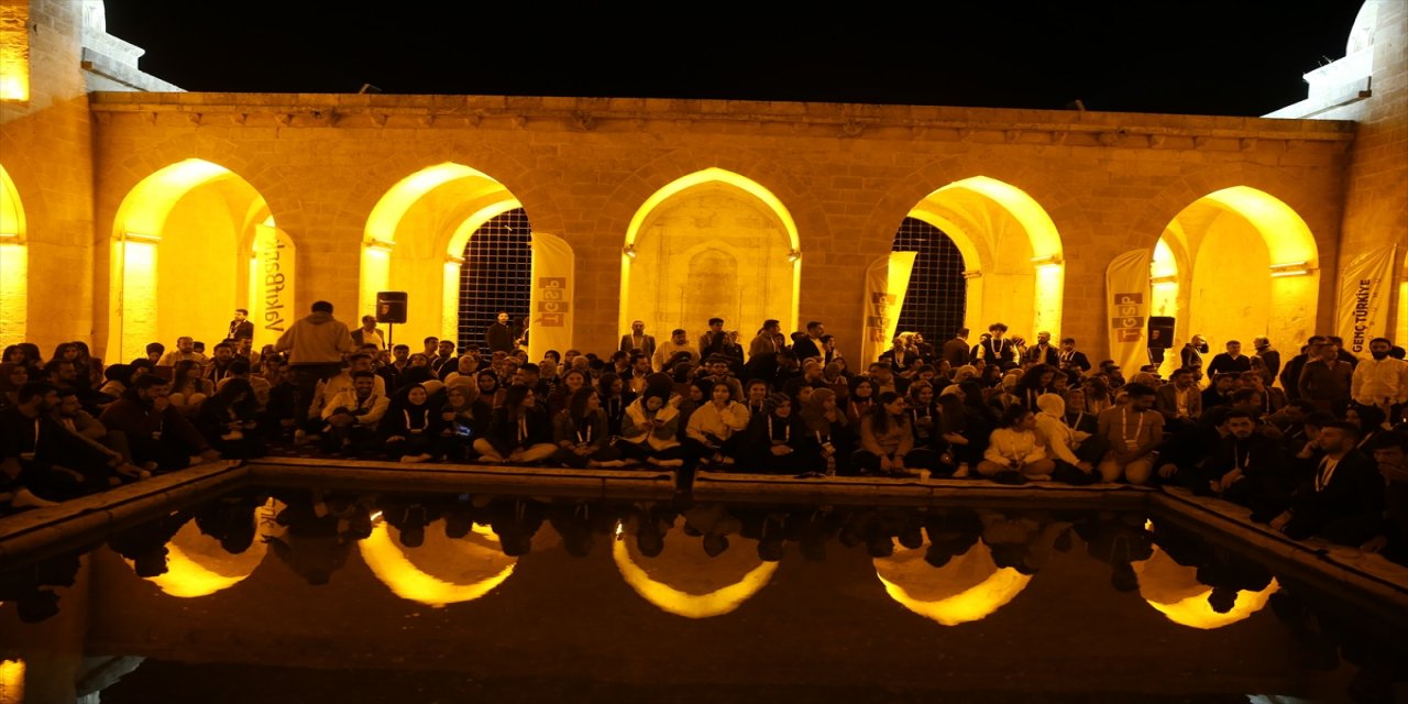 Bilal Erdoğan Mardin'de gençlerle buluştu.