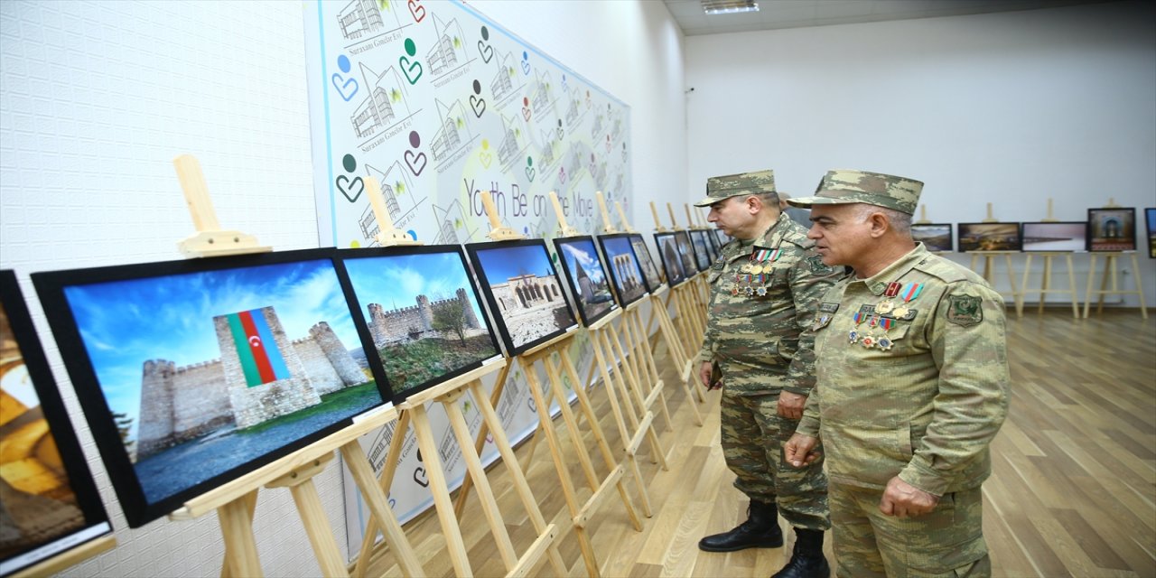 Bakü'de kardeşliği yansıtan fotoğraf ve resim sergisi açıldı.