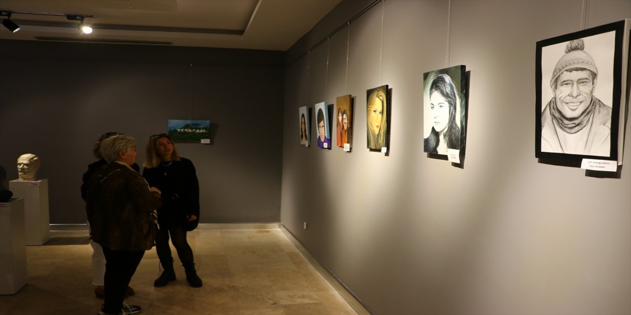 Tekirdağ'da büst ve resim sergisi açıldı.