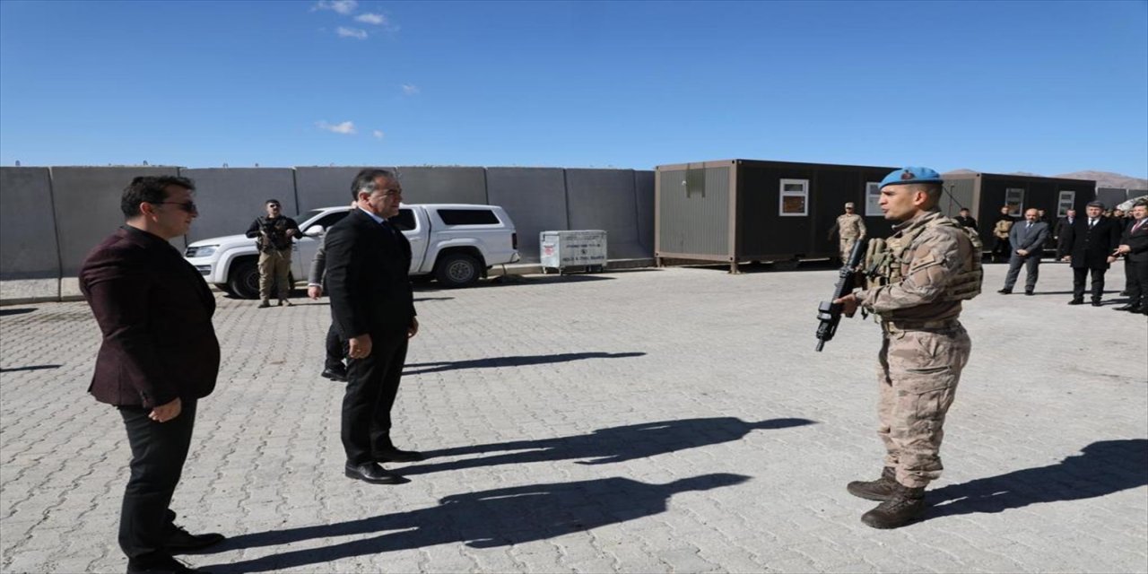 Bitlis'te 2050 rakımlı üs bölgesinde toplantı yapıldı.