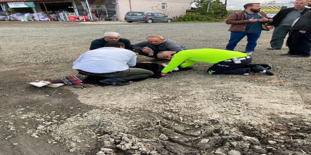 Trafik polisi, yaptığı ilk yardımla çocuğun hayatını kurtardı