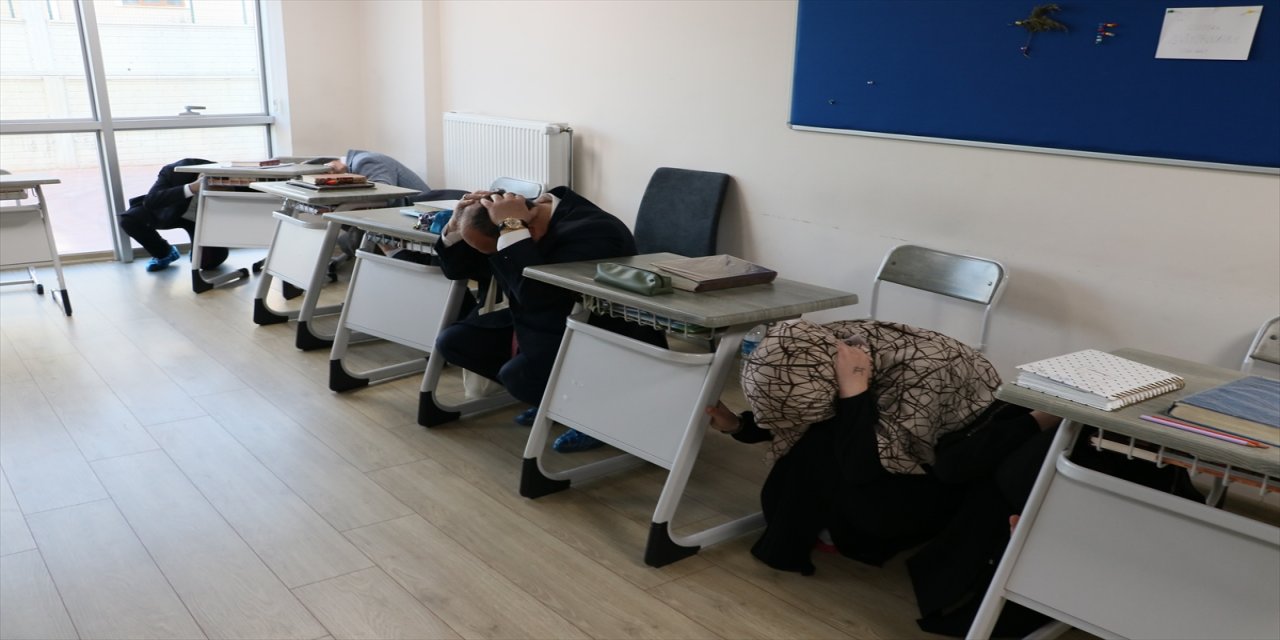 Samsun ve 17 ilçedeki Kur'an kurslarında deprem tatbikat yapıldı