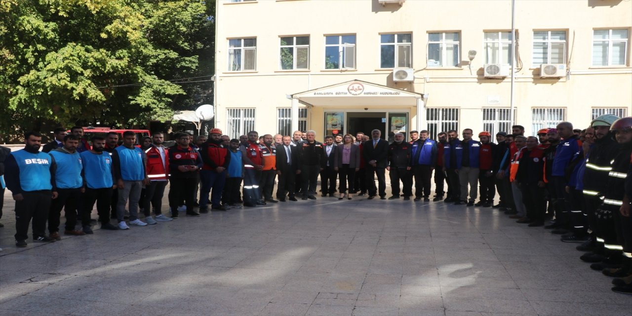 Gaziantep'te Diyanet'e bağlı kurumlarda deprem tatbikatı yapıldı.