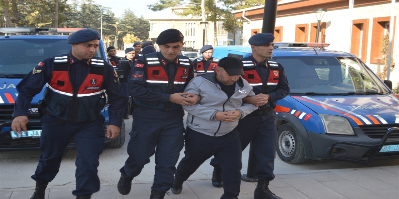 Afyonkarahisar'da 2 ceset bulunmasıyla ilgili 3 şüpheli adliyede.