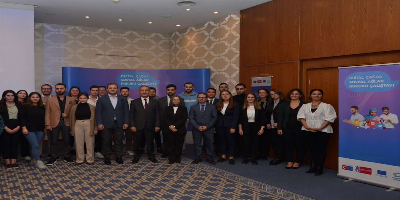 BİK Genel Müdürü Cavit Erkılınç Sosyal Ağlar Hukuku Zirvesi'ndeydi.